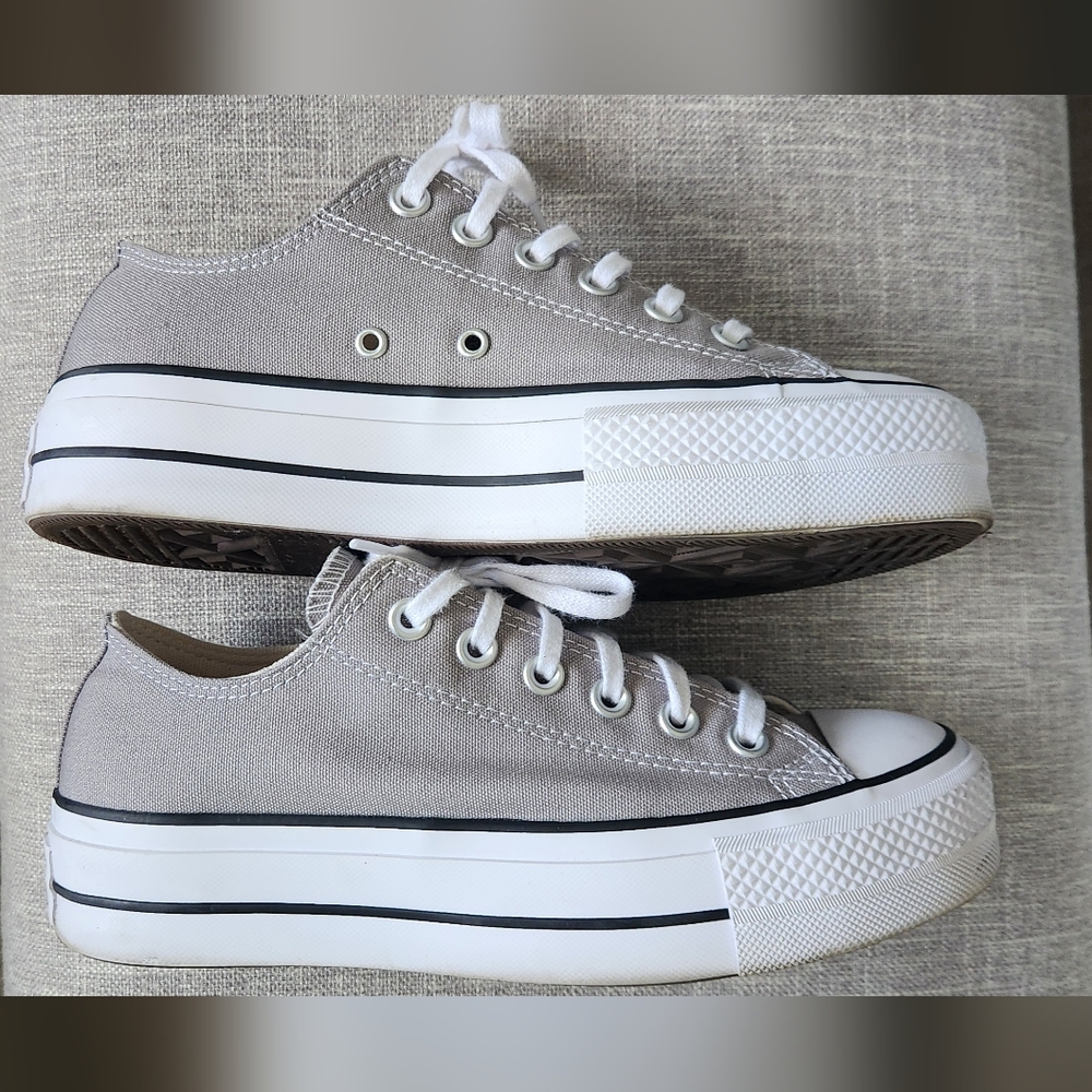 Converse Chuck Taylor Women's Gray and White Platform Sneakers - Size 7.5